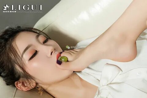 Мороженое и Сяо Сяо "Искушение сестер шелковистыми ступнями" 丽 柜 ...