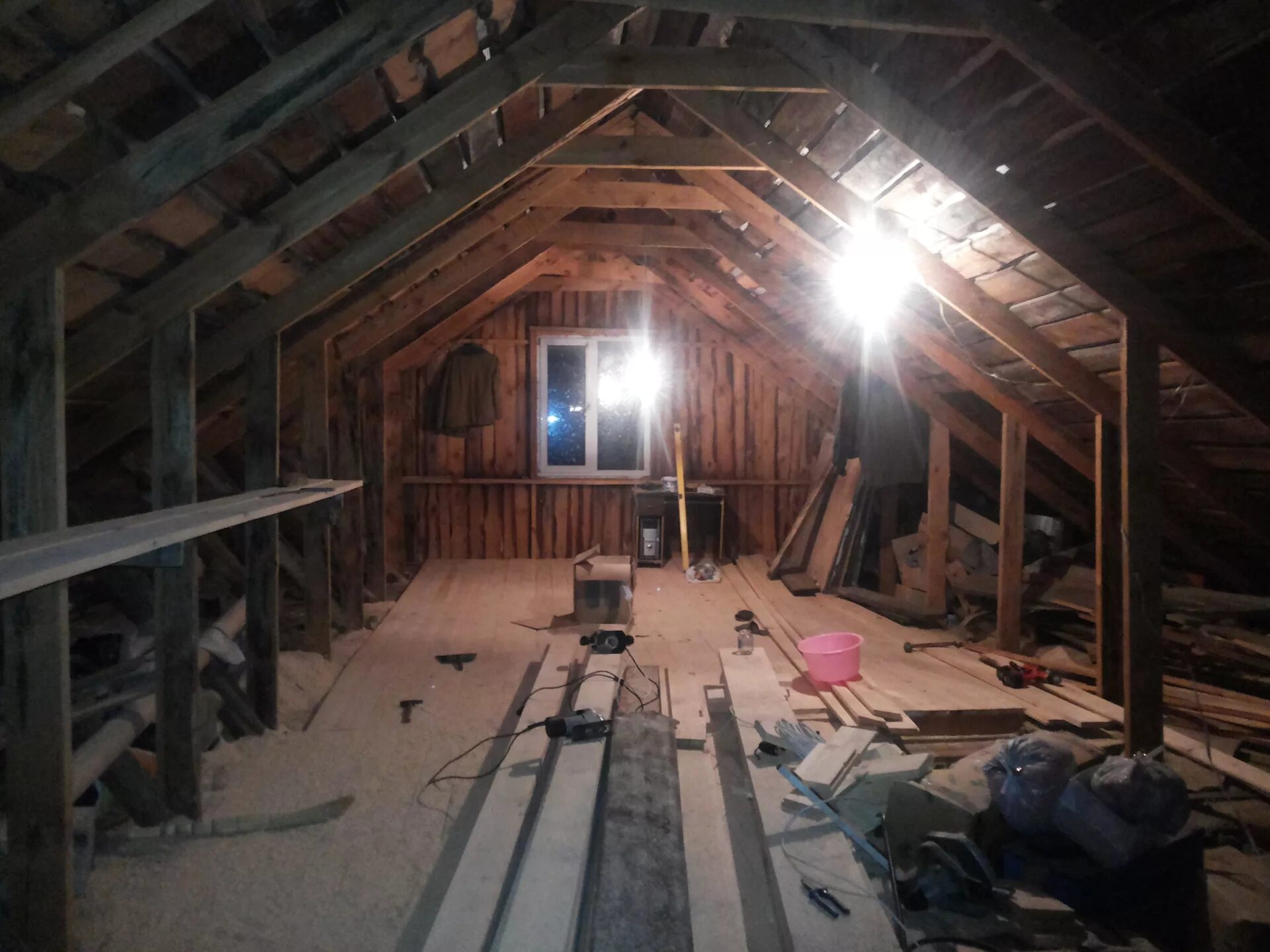 Утепление мансарды пенополиуретаном. Мансарда для зимнего проживания. Утепляем мансардный этаж. Теплоизоляция мансарды. Холодный чердак rockwool.