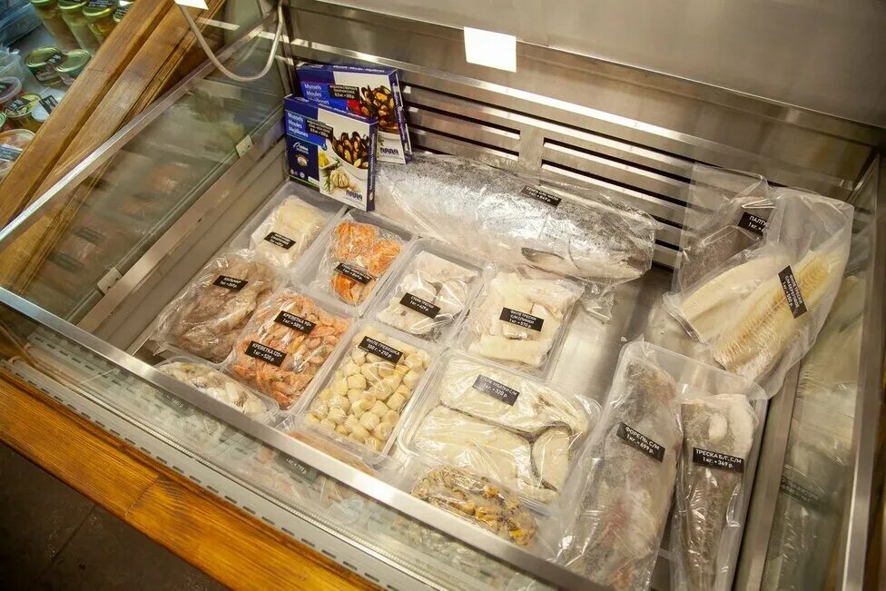 Магазин морепродуктов мурманск. Мурманский рынок морепродуктов. Рыбный магазин мурманск портовый. Рыбный магазин мурманск портовый. Мурманск рыба.