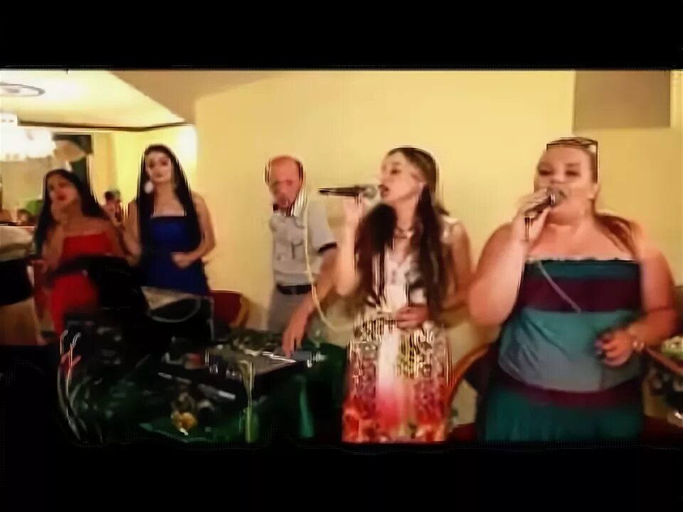 Цыганская песня осень. Цыганский ансамбль осенняя роса. Цыганская песня осень. Цыганка осень. Цыганка осень картины.