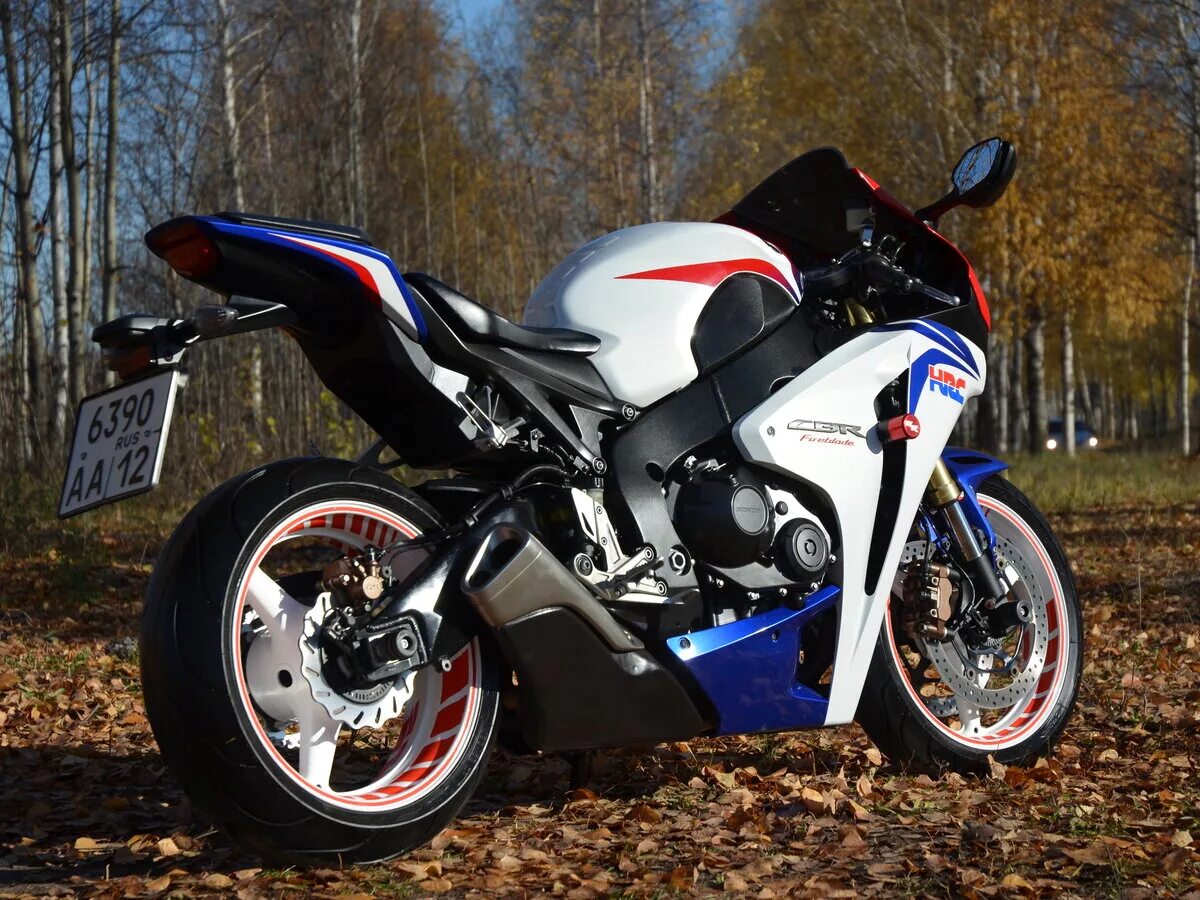 Купить хонду сбр 1000рр. Honda cbr1000rr Fireblade 2009. Honda 1000rr Fireblade. Honda cbr1000rr Fireblade. Хонда СБР 1000рр.