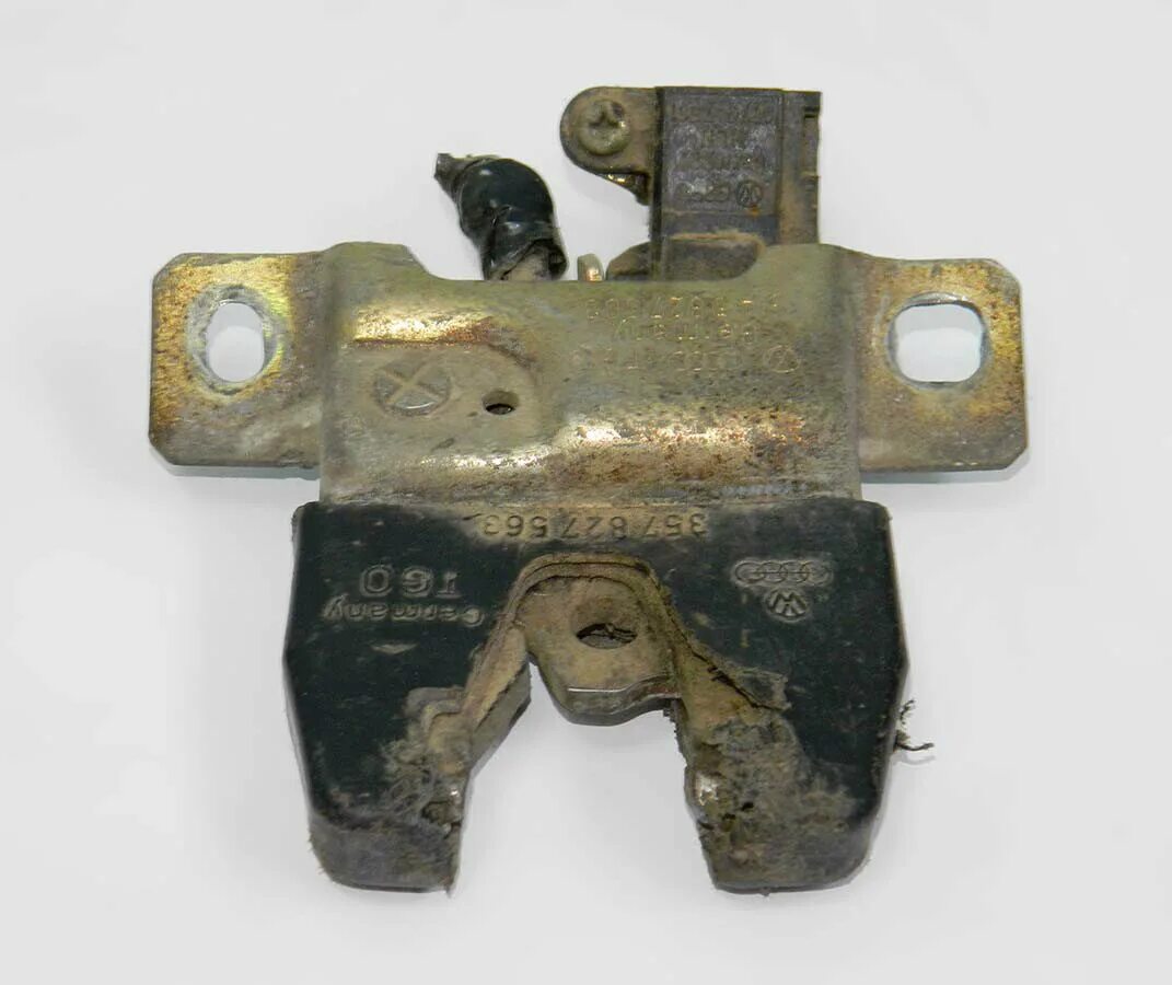 замок багажника vw b3 универсал. замок багажника vw b3 универсал. замок багажника passat b4. замок багажника volkswagen passat b3. замок багажника пассаь б3.