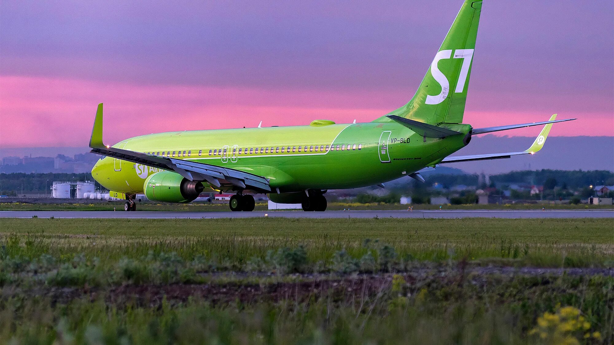 Самолет в 7 вечера. Аэробус s7. Самолёты авиакомпании s7 Airlines. Airbus a320 Neo s7. Самолет s7 2023.