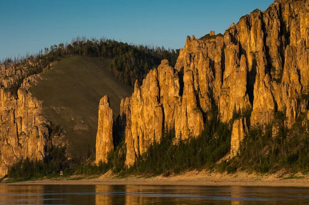 якутия река синяя синские столбы. ленские столбы 4к. синские столбы саха якутия. природный парк ленские столбы в якутии. река лена якутия ленские столбы.
