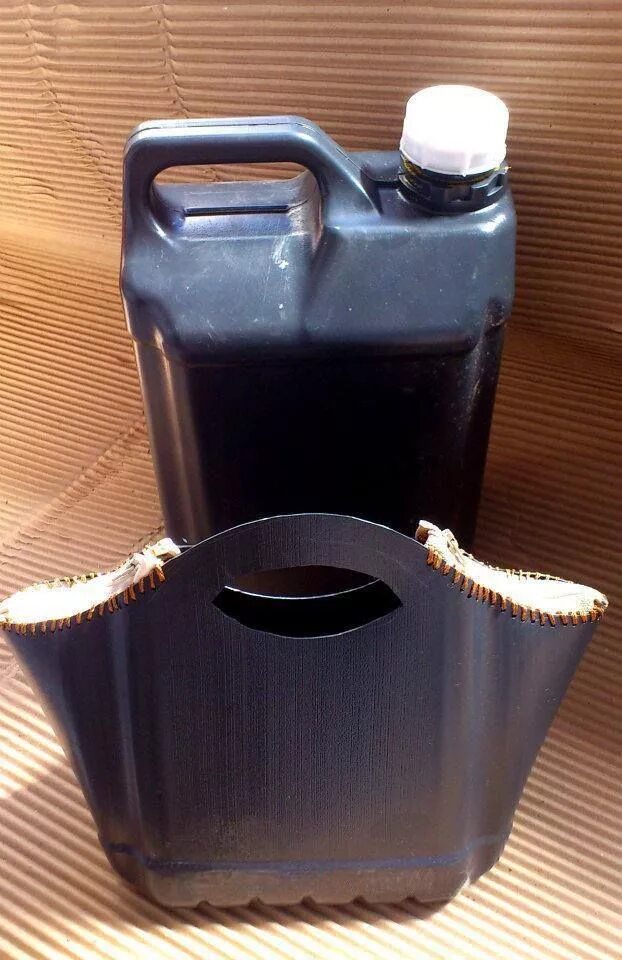 Что можно сделать из старой канистры Что можно сделать из канистры  Diy plastic bottle, Kitchen sponge h
