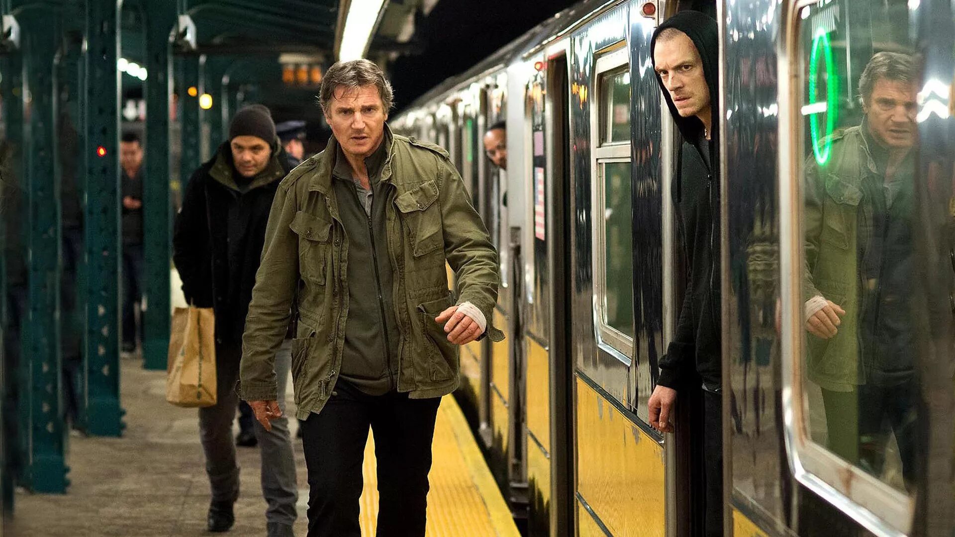 Юэль киннаман ночной беглец. Ночной беглец в хорошем. Ночной беглец в хорошем. Ночной беглец в хорошем. Ночной беглец (2015) blu-ray.