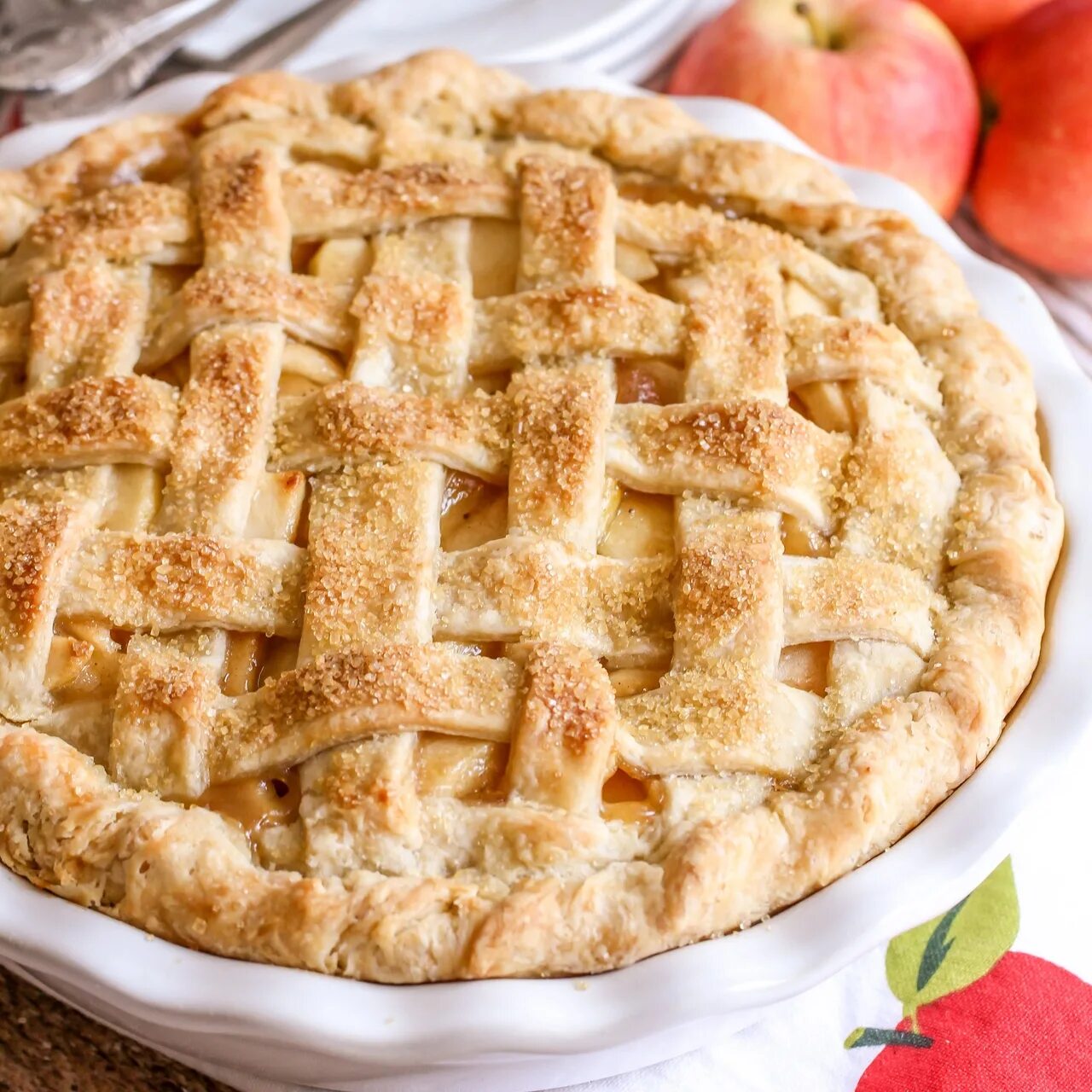 Пай рецепты с фото. Apple pie (яблочный пирог). Шарлотка американский пирог. Американский пирог с яблоками. Яблочный пирог в Америке.