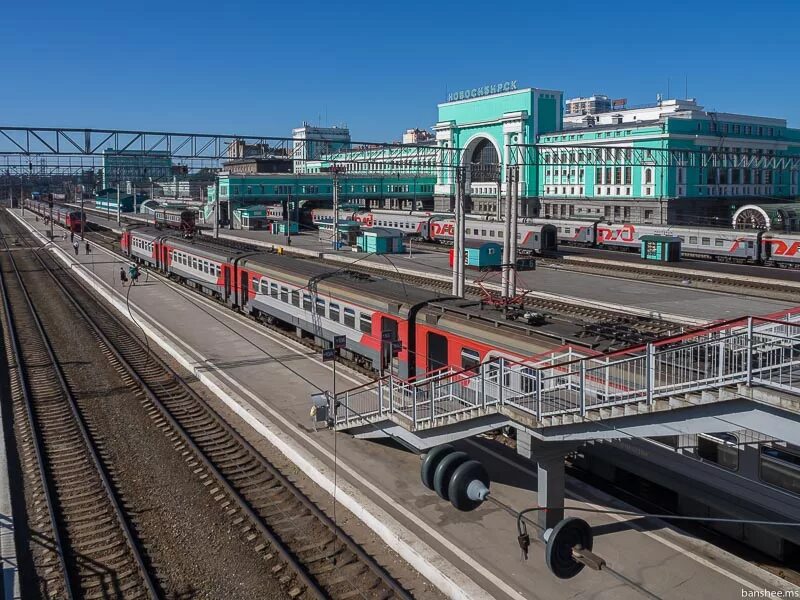 Ржд электричка новосибирск. Станция Сеятель Новосибирск. Электричка Новосибирск Сеятель. Черепановский Железнодорожный вокзал. Сеятель вокзал фото.