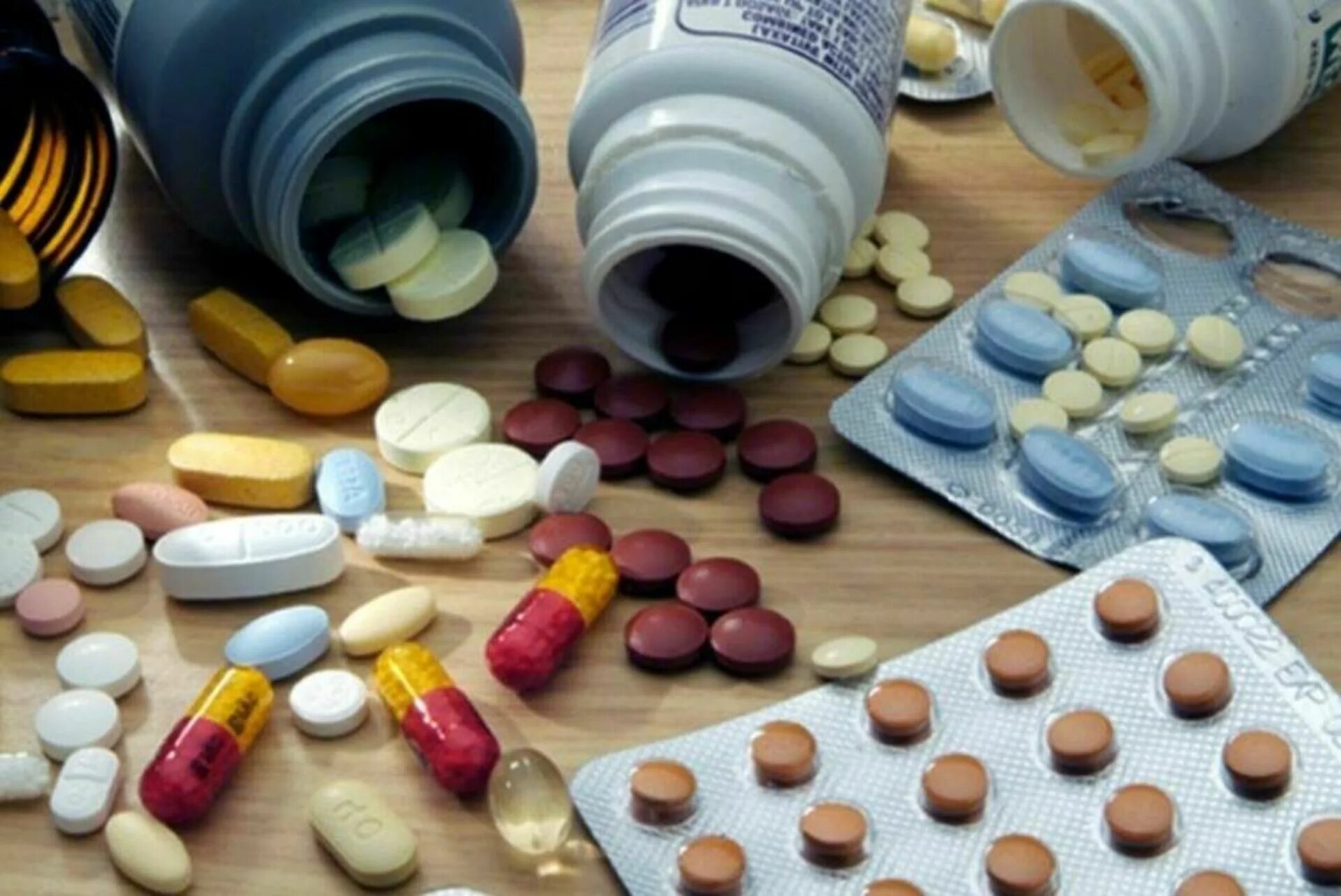 Лекарственный препарат против. Лекарства. Лекарства для онкобольных. Современные лекарства. Медикаментозная терапия.