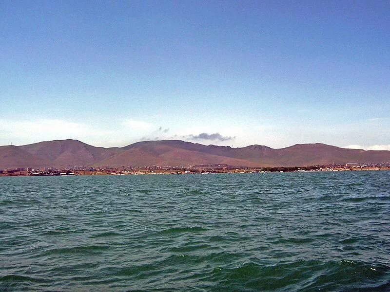 Озеро Севан. Озеро Севан вода. Вода озеро Севан Армения. Трасса озеро Севан. Температура озера севан