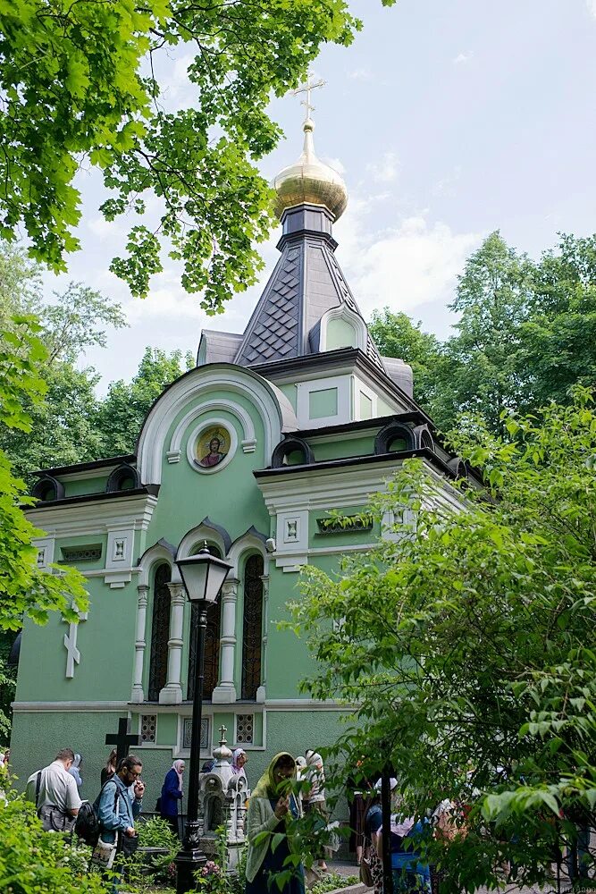 Часовня Ксении Петербургской в Санкт-Петербурге. Часовня Святой блаженной Ксении Петербургской. Смоленское кладбище в Санкт-Петербурге часовня Ксении блаженной. Смоленское кладбище храм Ксении блаженной. Церковь святой блаженной