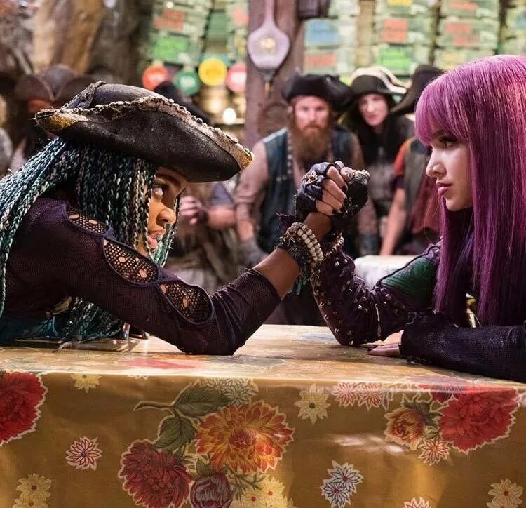 Наследники арт мэл и ума. Наследники 1 иви и карлос. Наследники 2 фильм 2017 дисней. Наследники 2015 дисней. Мэл наследники 2.