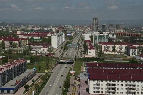 Г грозный район. Грозный Ленинский район. Грозный спальные районы. Грозный Ленинский район 2010 год. 2001 Год Ленинский район город Грозный.