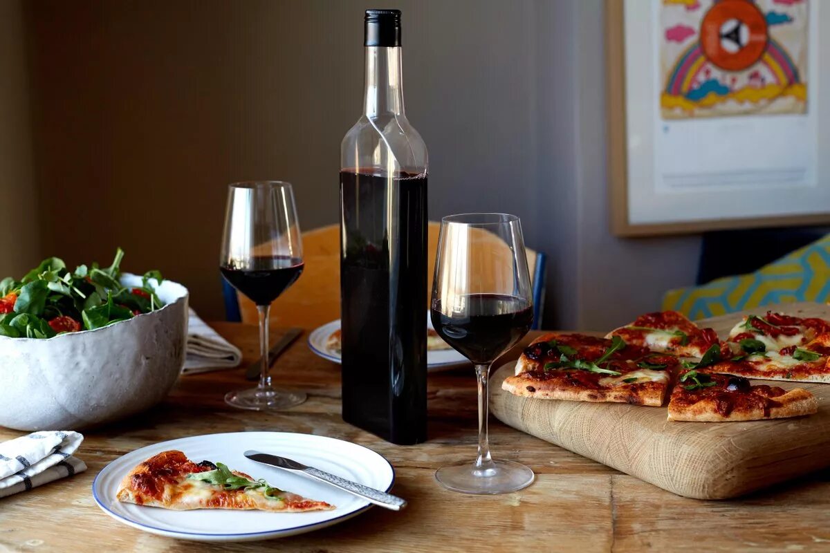 Ужин с вином дома. Закуска для красного вина. Праздничный стол с вином. Ужин под вино. Ужин под вино.