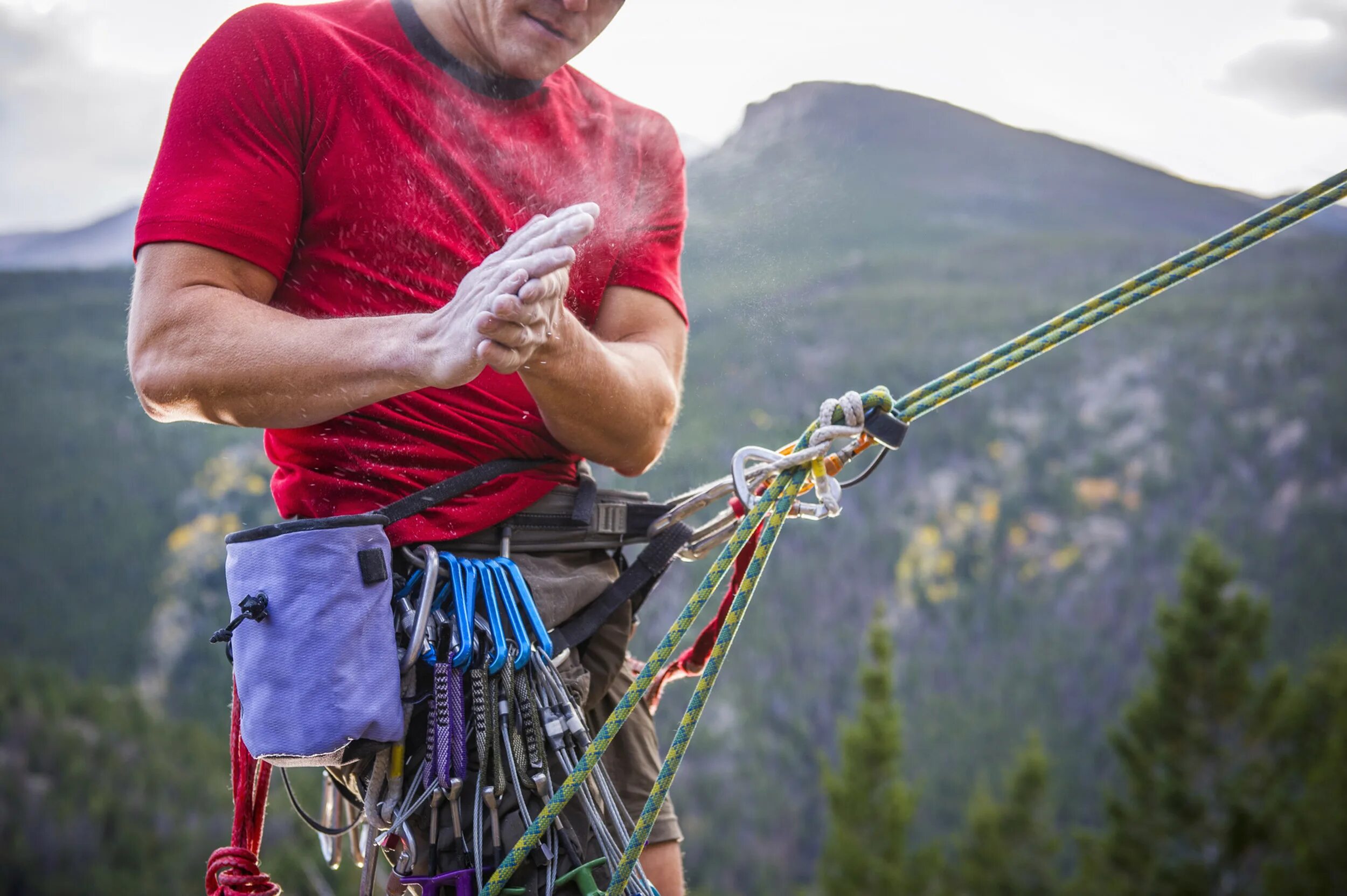 Rock climber rock climber org ru. Скалолазание/альпинизм (Summit/Rock Climbing). Тони Курц альпинист. Скалолаз альпинист. Альпинист летом.