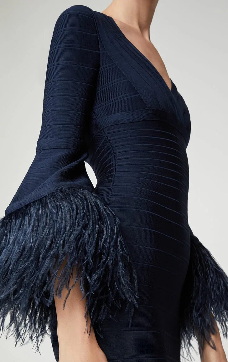 черное платье с перьями. блузка с перьями страуса. перья на рукавах. кофта с мехом. перья на рукавах.