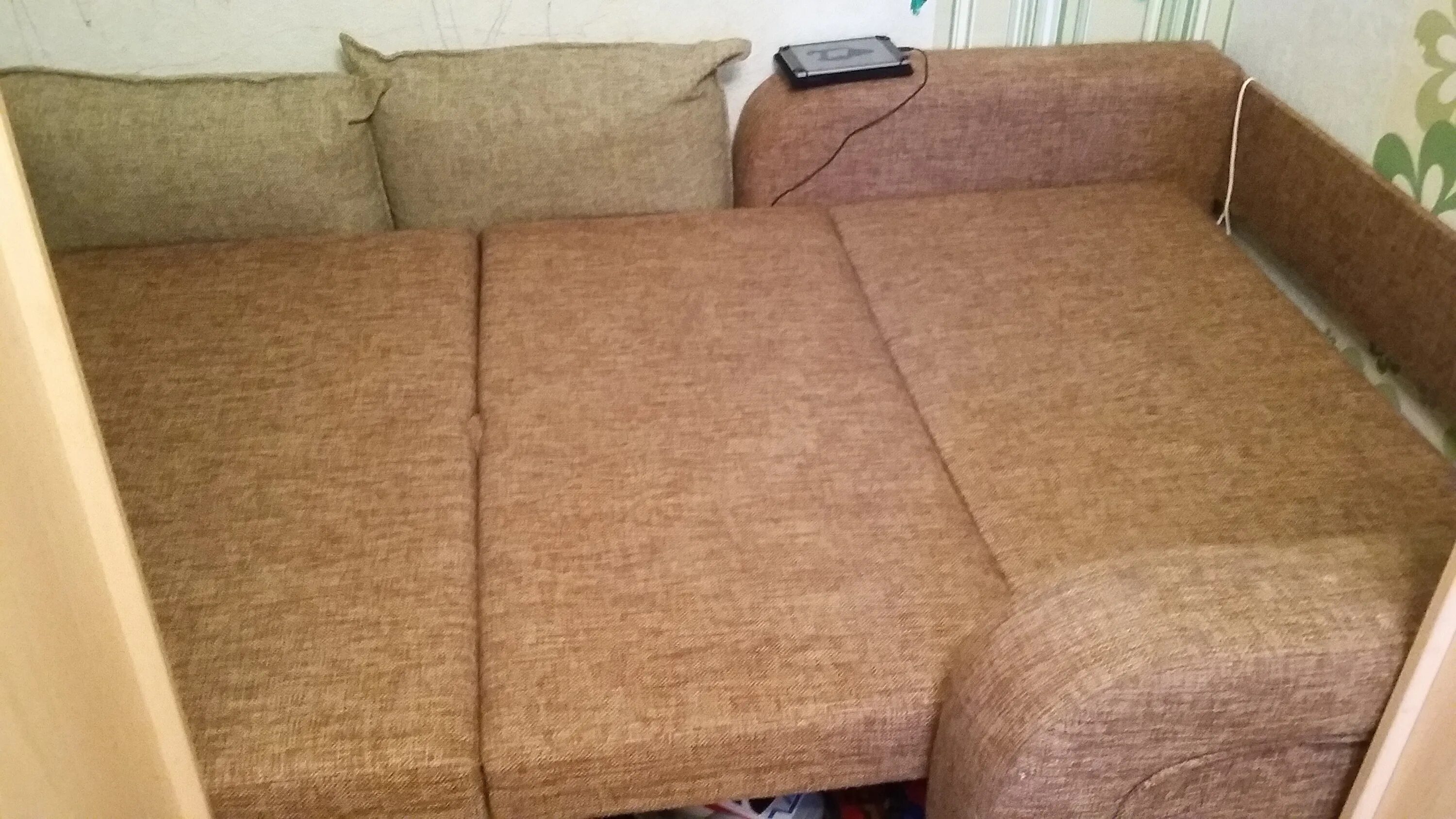 мариинская барахолка. диван в нормальном состоянии. продам софу. барахолка мариинск. диван в хорошем состоянии.