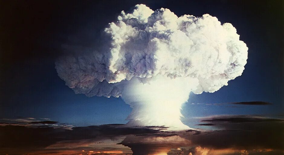 Мощнейший ядерный взрыв в истории. Царь бомба 100 мегатонн. Водородная бомба (1952-1953). Атолл Муруроа ядерные испытания. Водородная бомба Майк.