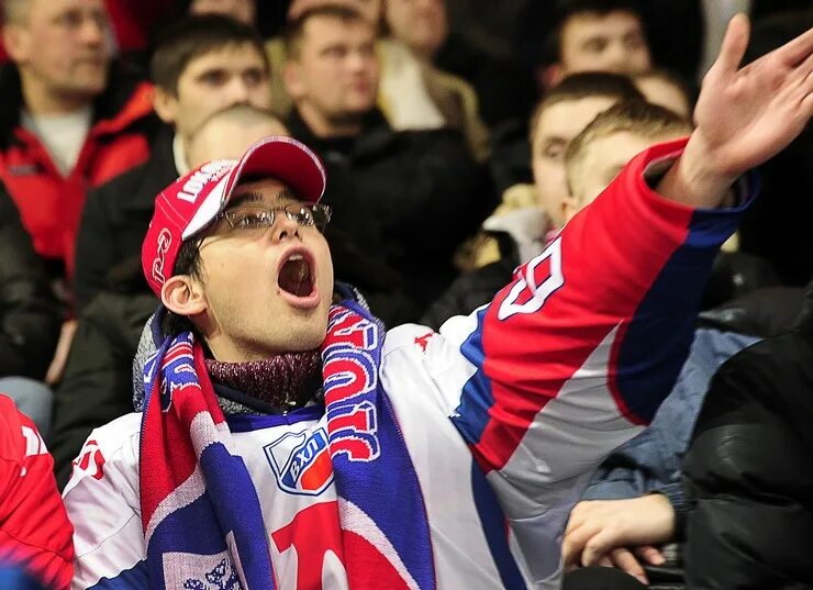 болельщики хоккей россия. фанаты хк ска. спортивные болельщики. болельщики хк цска. хоккейные фанаты.