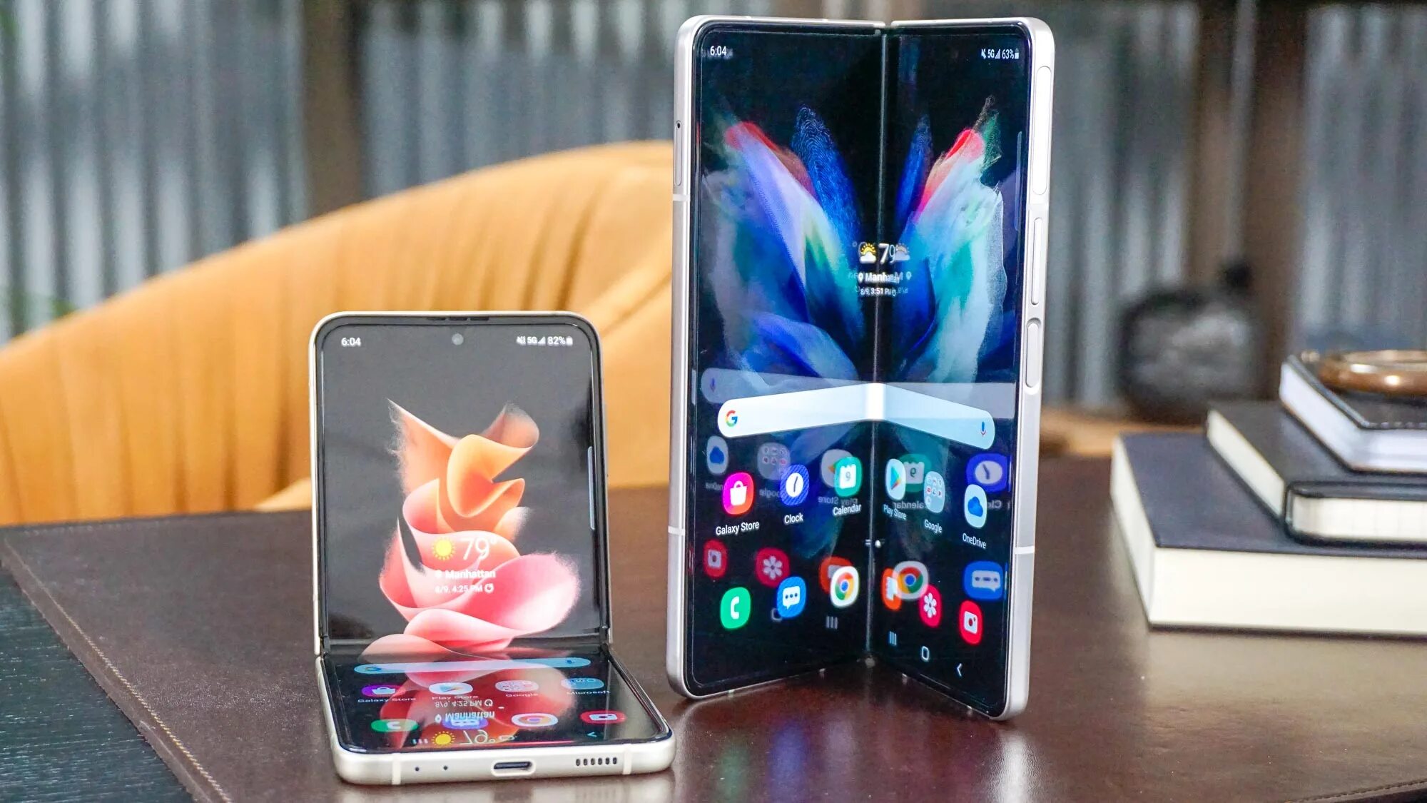 Samsung flip 3 отзывы. Samsung z Fold 4. Samsung Galaxy z Fold 3. Samsung Galaxy z Flip 4. Samsung Galaxy z Fold 4 2022.