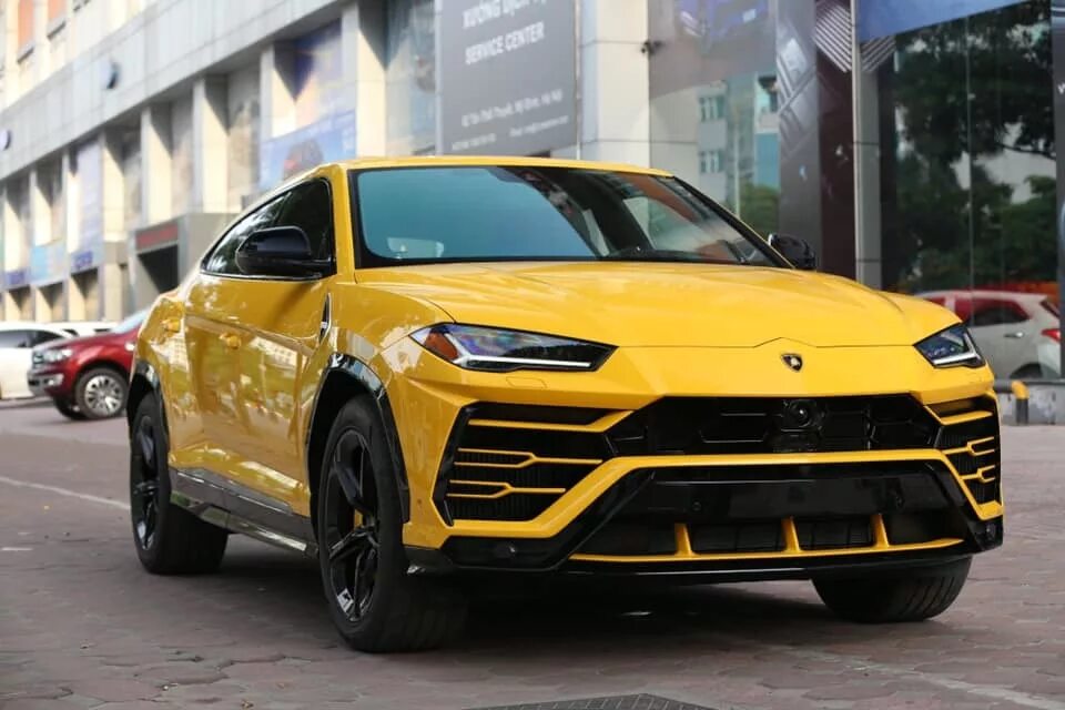 Lamborghini urus желтый. Lamborghini urus 2018. Как выглядит lamborghini urus. Lamborghini urus 2019 желтый. Lamborghini urus 2019.