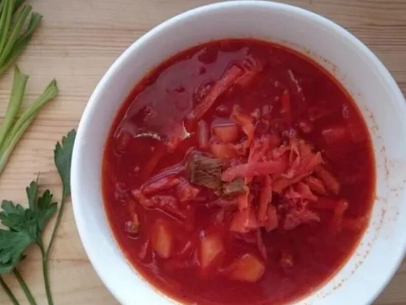 Борщ с квашеной капустой. Борщ с картофелем. Борщ с кислой капустой. Борщ с капустой и картофелем.