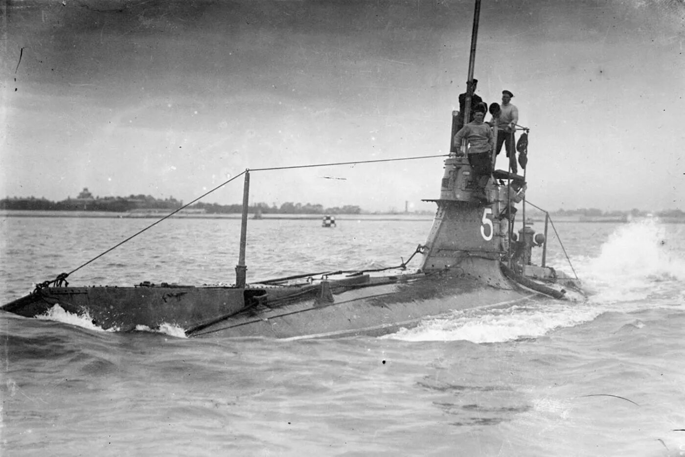 Изобретения во время войн. Подводные лодки 1 мировой войны. Подлодки первой мировой войны. Первые подводные лодки первой мировой войны. Подводная лодка 1 мировой.