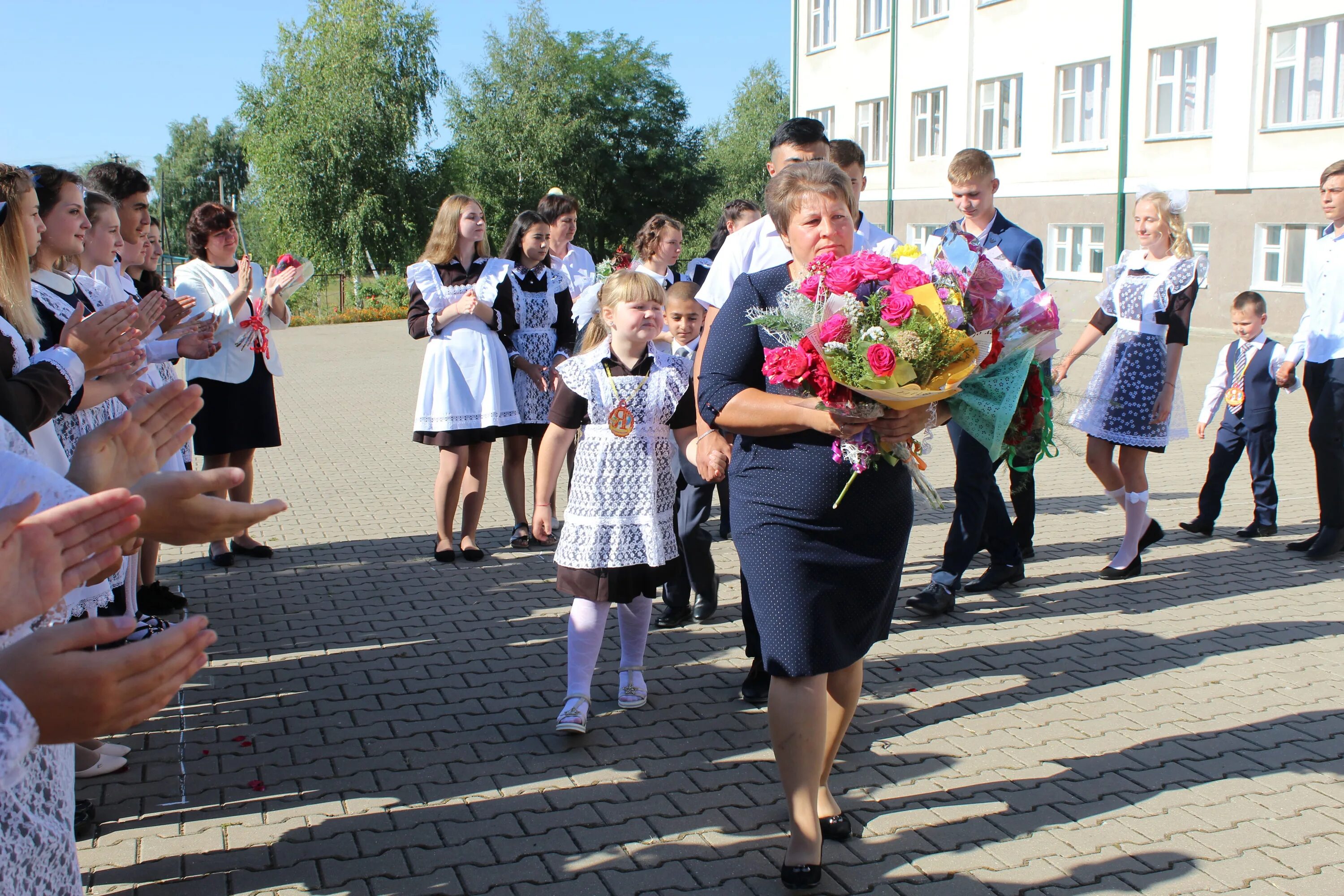 классный час 1 сентября. школьный класс истории. день знаний 3 класс сценарий. колледж коняева тверь официальный сайт. 1 сентября 2023 курсы.