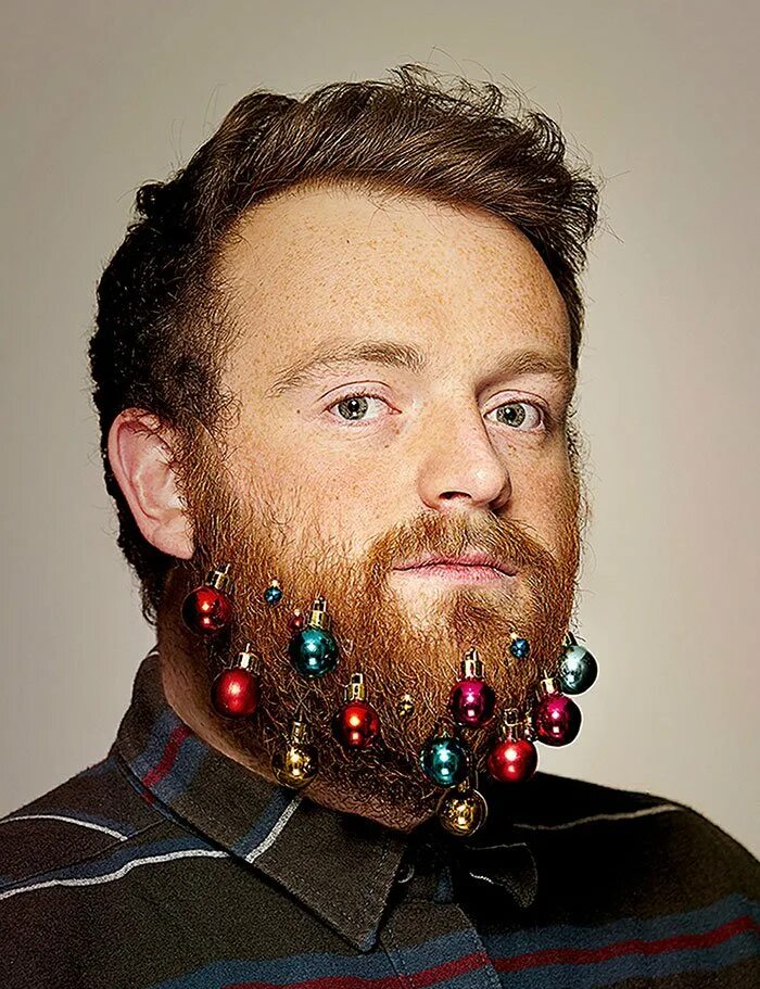 Украшения для бороды. Новогодняя борода. Елочные игрушки для бороды. Креативная борода.