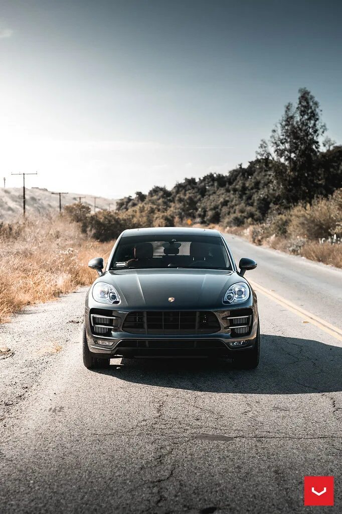 Porsche macan обои на телефон. Новый porsche macan 2023. Макан обои на телефон. Порше макан s 2015. Порше кайен macan.