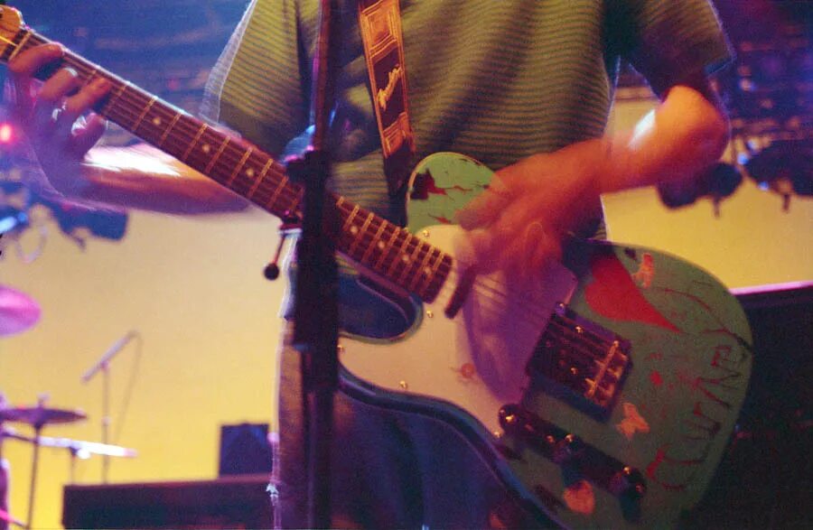 Курт Кобейн с гитарой. Курт Кобейн с телекастером. Курт Кобейн 1992. Курт Кобейн Guitar. Nirvana guitar