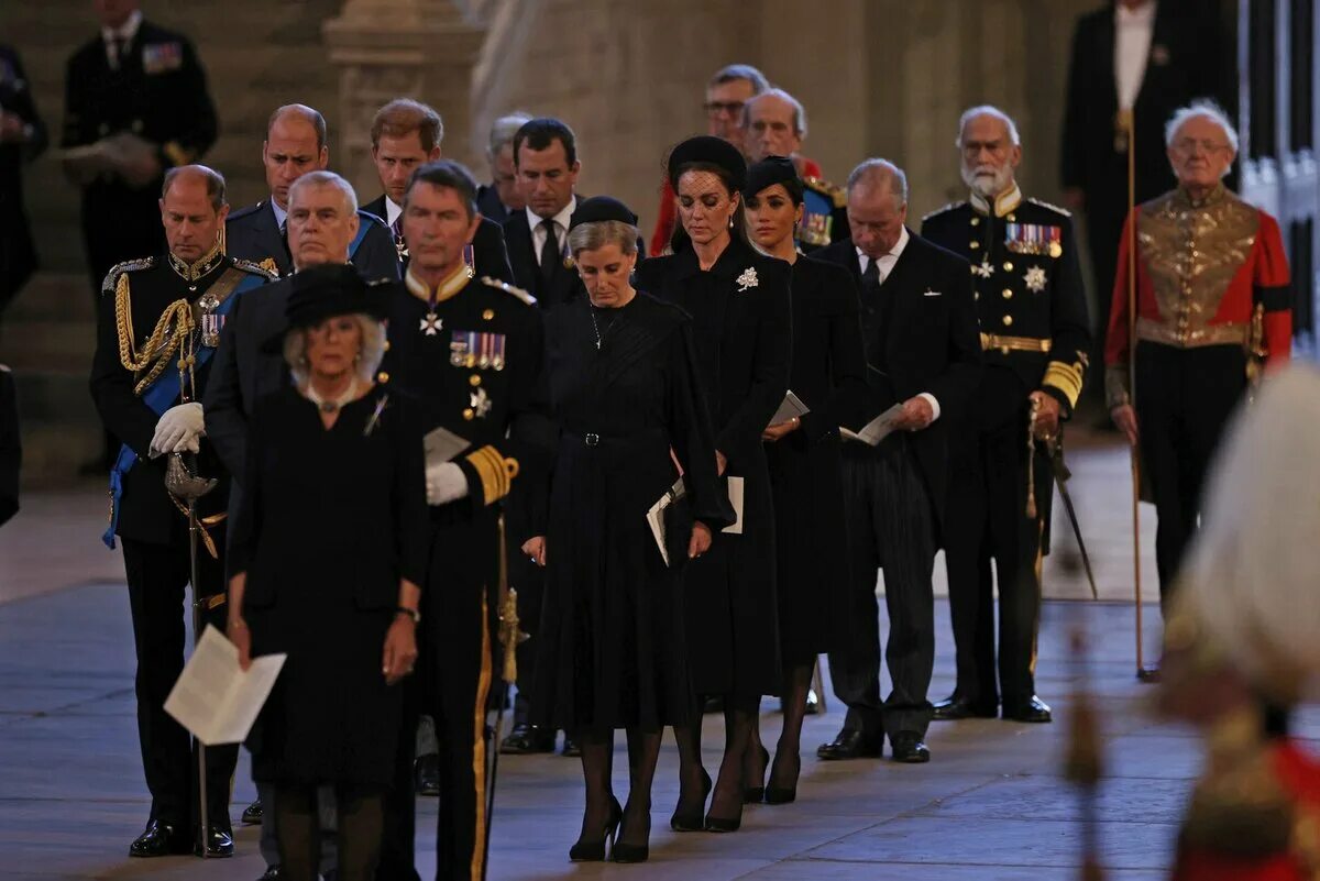 Королевский чиновник во франции. Похороны королевы Елизаветы 2022. Семья Елизаветы 2.