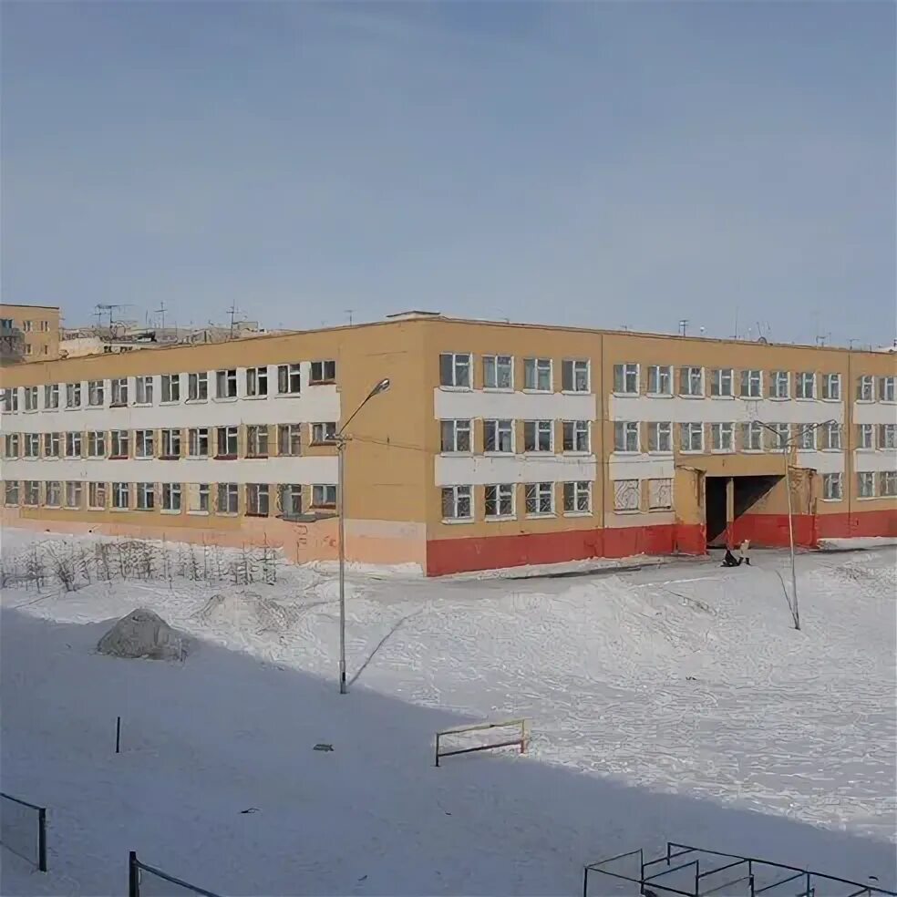 Выпускники школ 2019 магадан. Магадан 27 школа учителя. Магадан школа 1. Магадан лицей эб 27. 1 лицей магадан.