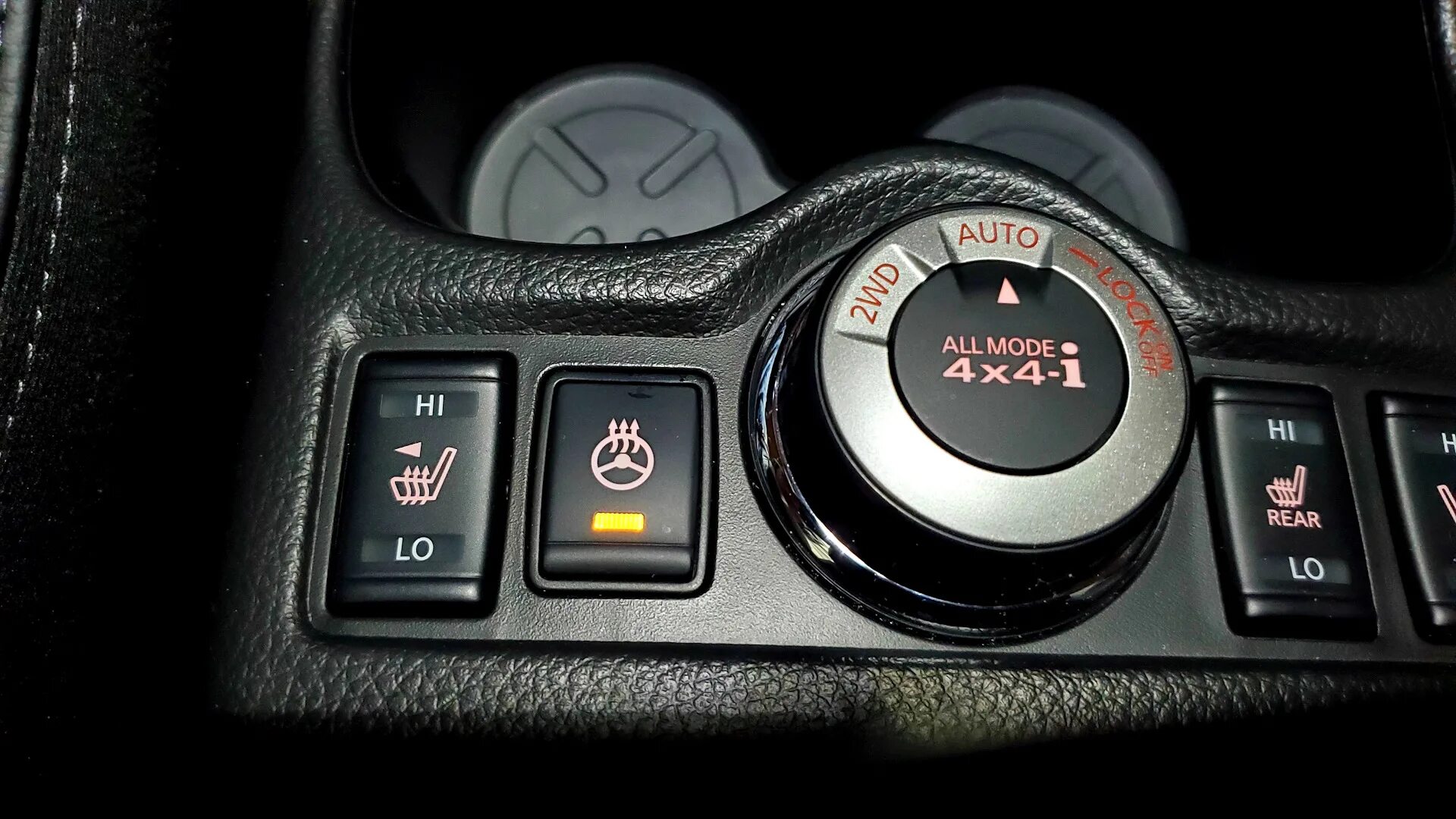 Как включить полный привод на ниссан. Qashqai 4wd кнопка. кнопка подогрева руля nissan qashqai. кнопки ниссан кашкай 2020. кашкай обогрев руля кнопка.