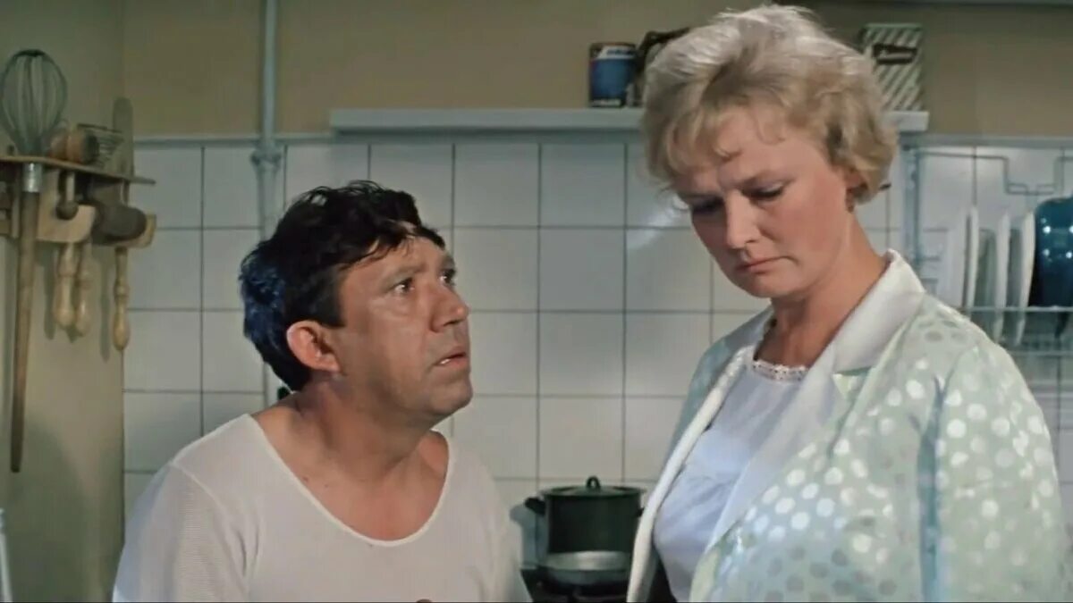 Оттуда бриллиантовая рука. Никулин гребешкова бриллиантовая. Из фильма бриллиантовая рука оттуда. Откуда оттуда бриллиантовая рука. Оттуда бриллиантовая рука.