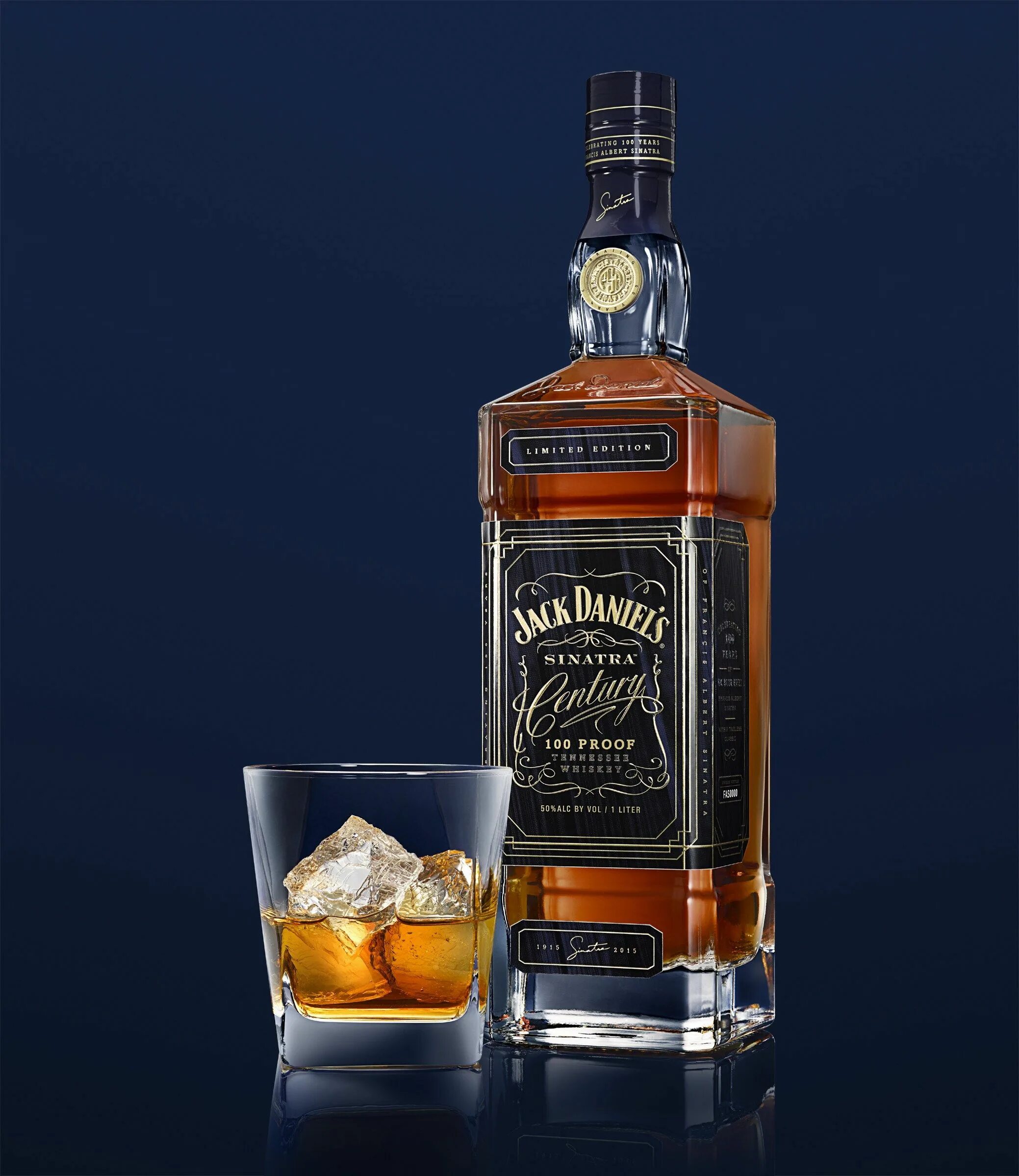 Бутылка виски. Джек Дениэл. Джек Дэниэлс Sinatra Century. Виски Джек Дэниэлс Хеннесси. Виски Жак Даниэль.