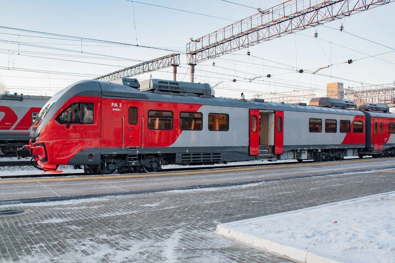 Поезд Челябинск Екатеринбург. Экспресс поезд Челябинск Екатеринбург. Электричка Челябинск Екатеринбург. Электричка Челябинск.