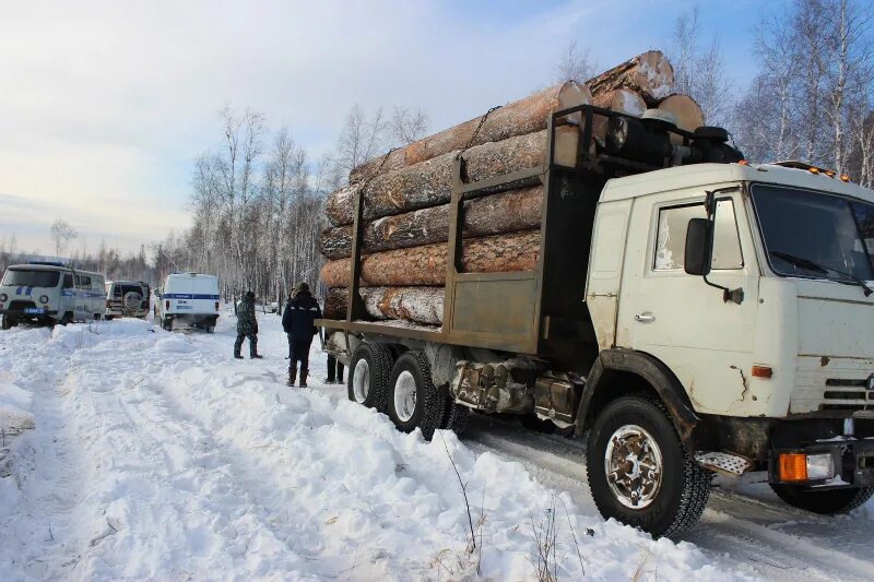 Грузовики бу иркутская область. КАМАЗ 53212 С лесом. КАМАЗ 53212 лесовоз. КАМАЗ 53212 лесовоз с манипулятором. КАМАЗ 5320 С лесом.