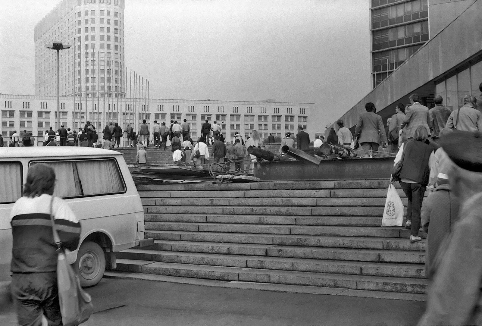 Белый дом в Москве 1991. Здание СЭВ В Москве 1991. 27 августа 1991