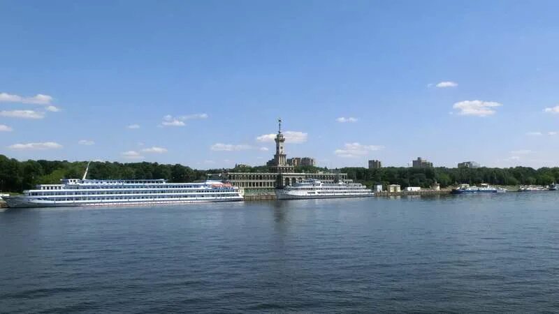 северный речной вокзал причалы теплоходов. причалы северного речного вокзала москвы. корабль кристалл северный речной вокзал. речной вокзал санкт-петербург северный. теплоходы в москве на северном речном вокзале.