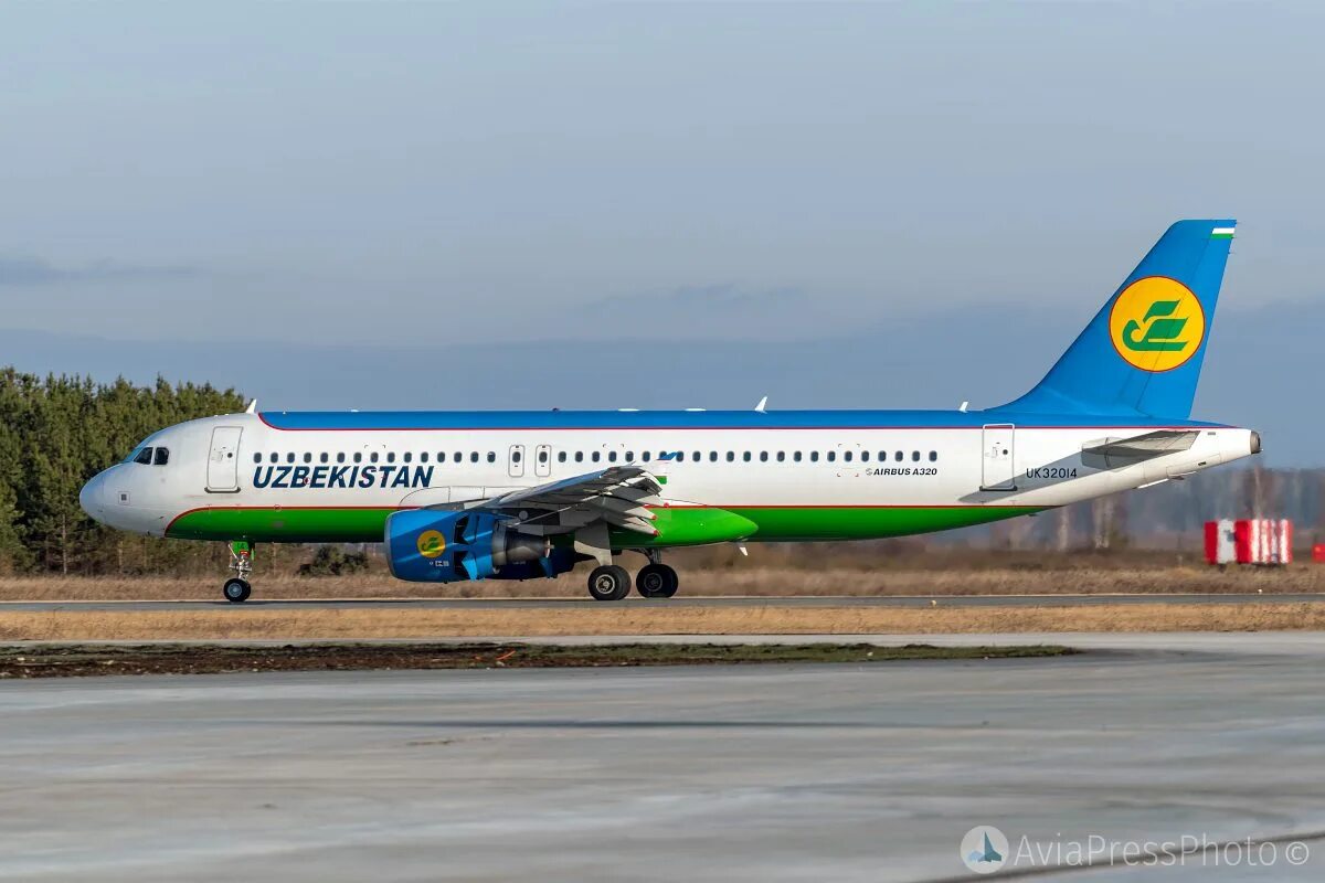 стюардесса узбекистон хаво йуллари. Uzbekistan airways rasm. Uzbekistan airways отзывы. Airbus a320 uzbekistan airways. аэробус а321 нео uzbekistan airways.
