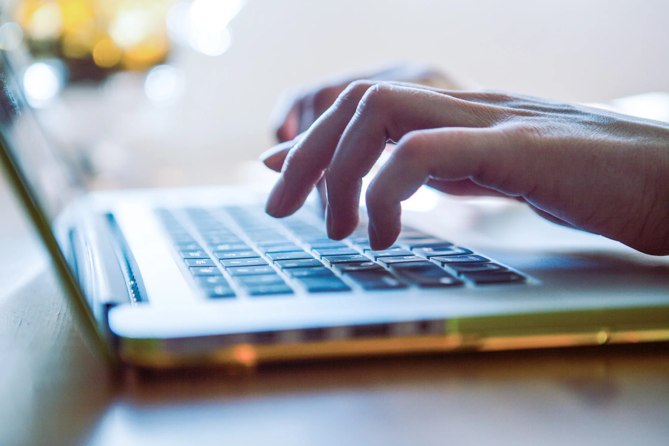 набор текста документа. напечатать текст. текст на компьютере. набрать слово на компьютере. как напечатать текст на ноутбуке.