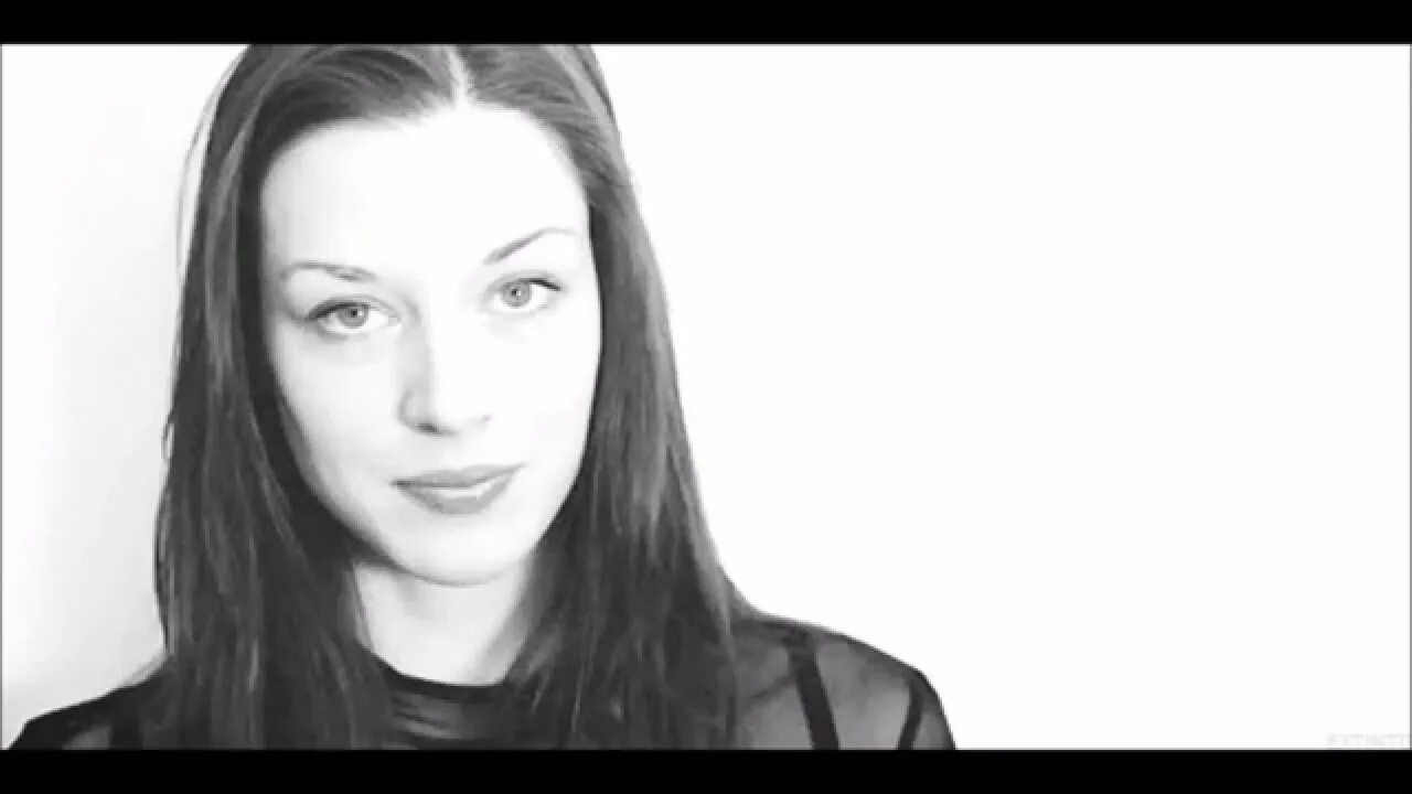 Певица с родинкой. X твиттер. Jessica stoyadinovich. Стоя твиттер. Крепкая женщина.