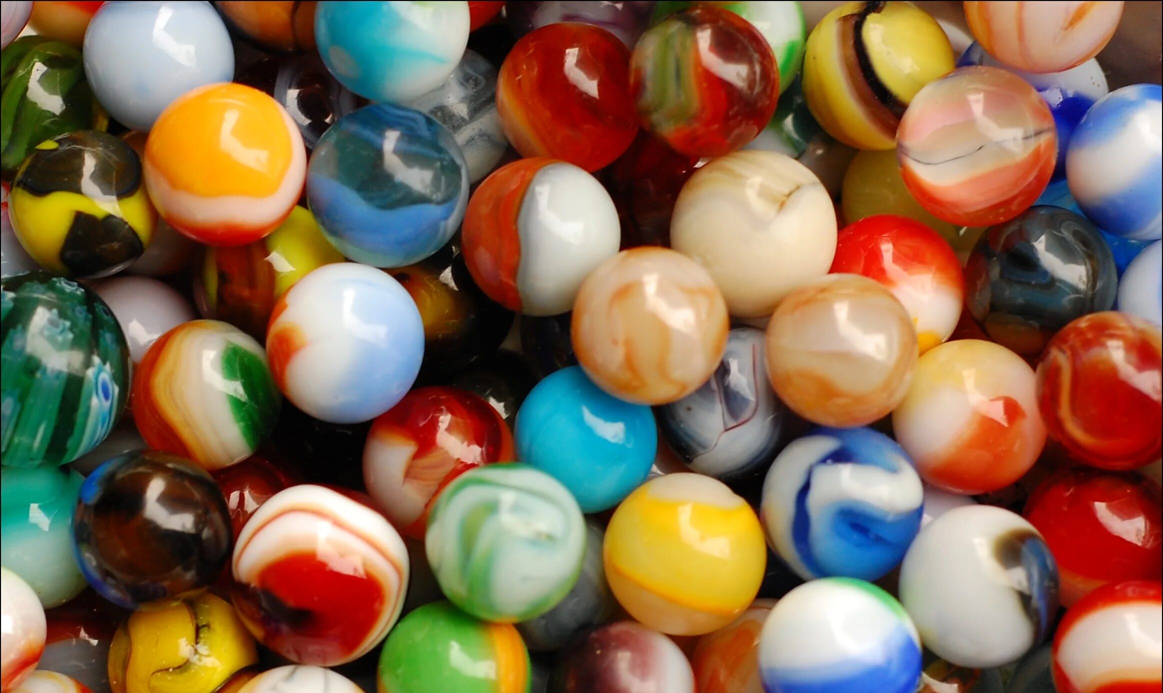 Marble game. Шарики Марблс. Марблс стеклянные шарики. Разноцветные стеклянные шары. Камешки Марблс.