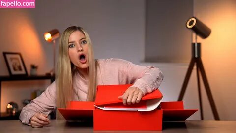Ijustine Nude.