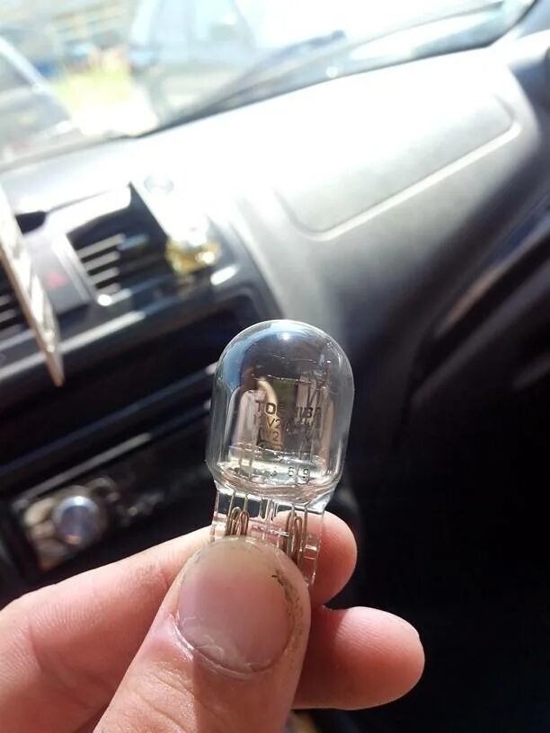 Лампочки в ходовые огни лада калина 2. Лампы дхо лада калина 2. Лампа дхо калина кросс. Габаритные огни лада гранта. Лампочка дхо лада калина 2.