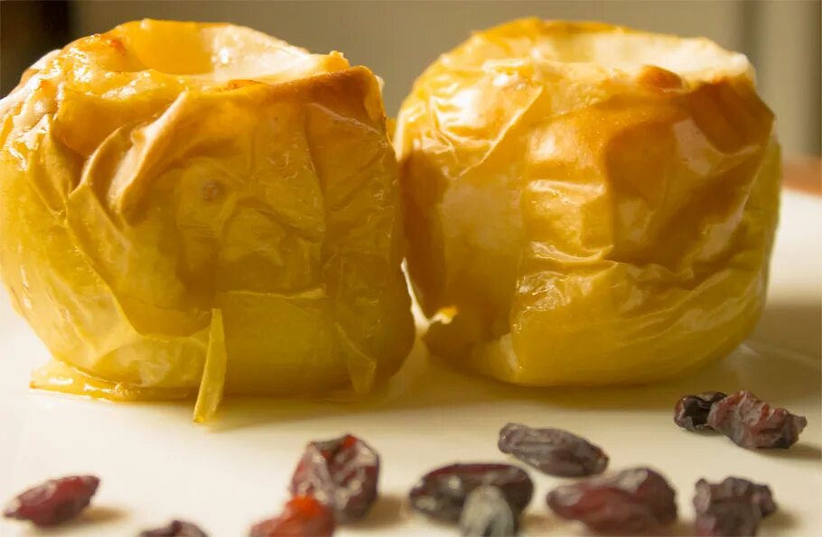 запеченные яблоки с корицей. яблоки в духовке. яблоки запеченные в духовке с сахаром. печёные яблоки в духовке. запеченные яблоки с сахаром.