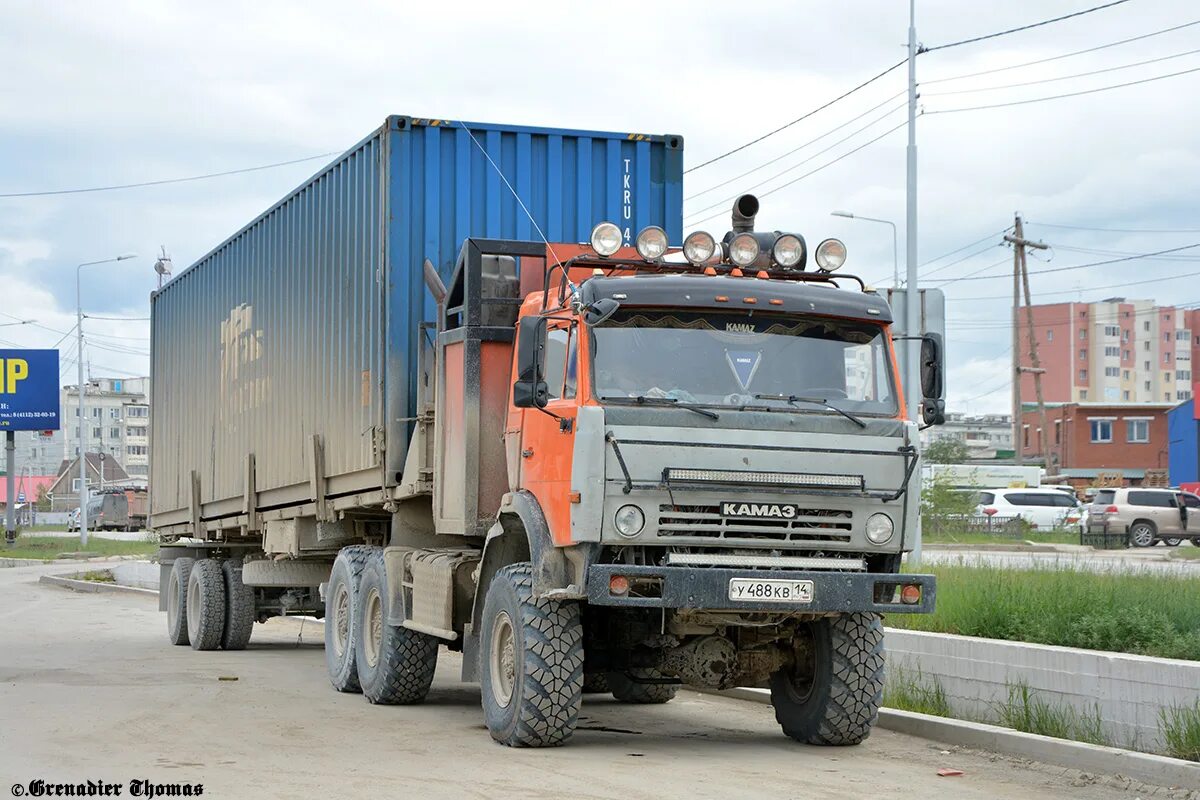 Камаз старик. Камаз 44108-24. камаз-44108 (6x6). камаз 44108 батыр. камаз 44108 контейнеровоз.