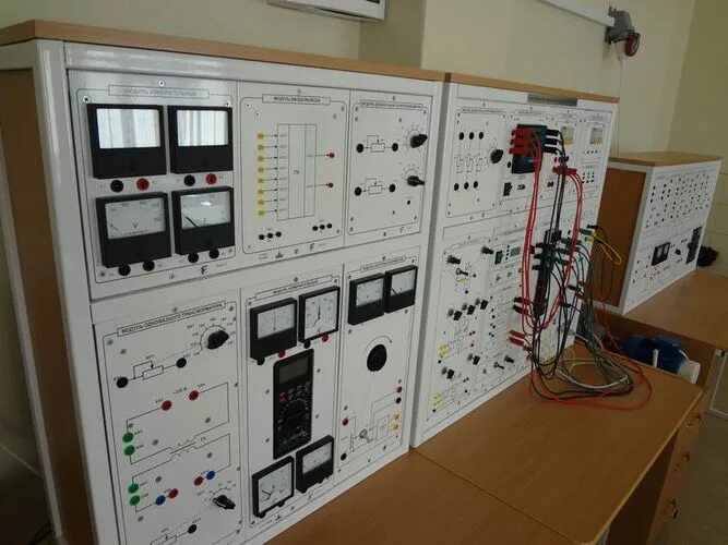 ЧЭАЗ лабораторный стенд. Лабораторный стенд УМПК-80. Стенд энергоснабжения. Стенд лабораторный электрика.