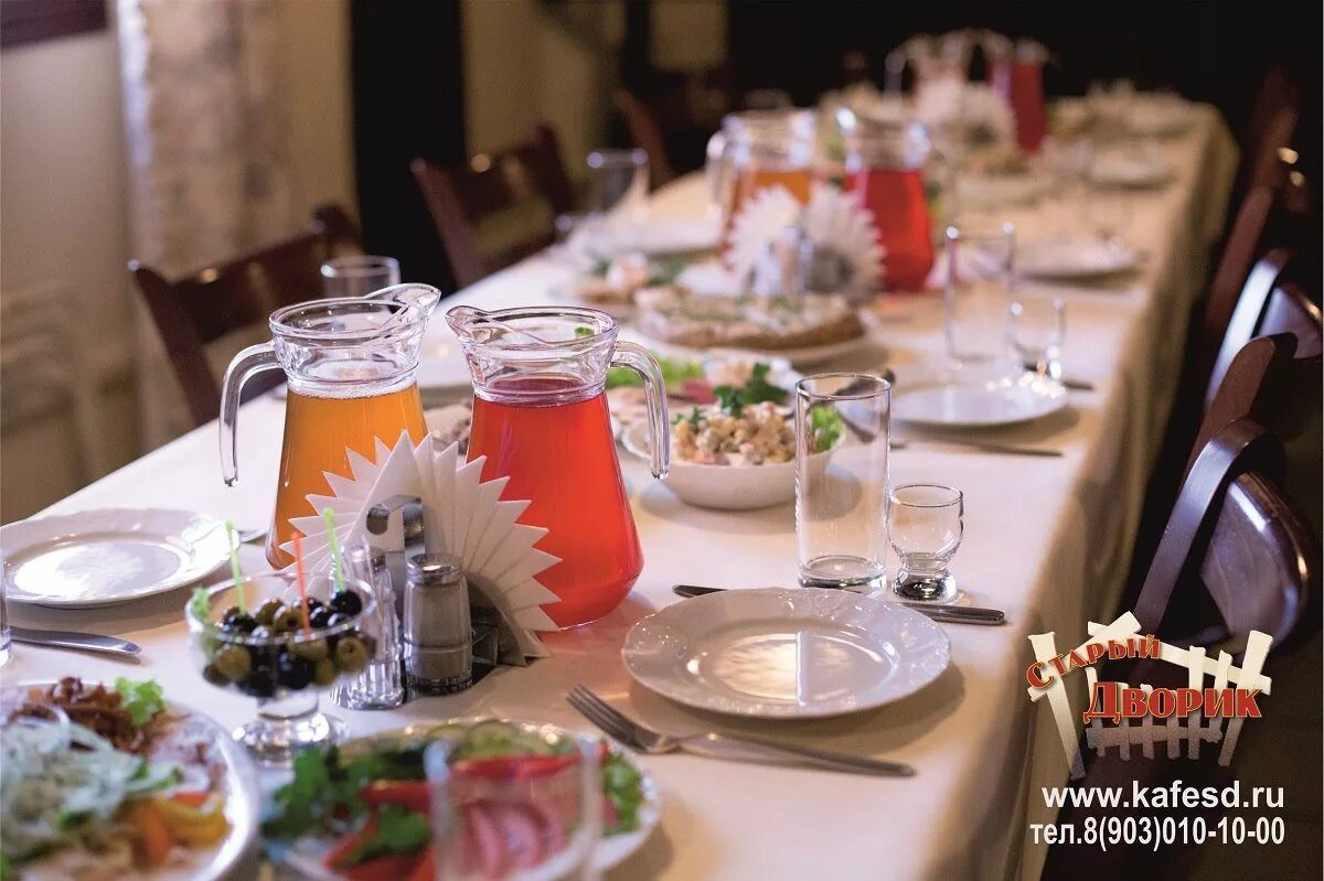 Московский дворик кафе логотип. Кафе старый дворик кинешма. Улица маяковского дом 4 в лобне. Старый дворик сысерть меню. Кафе старый дворик лобня.